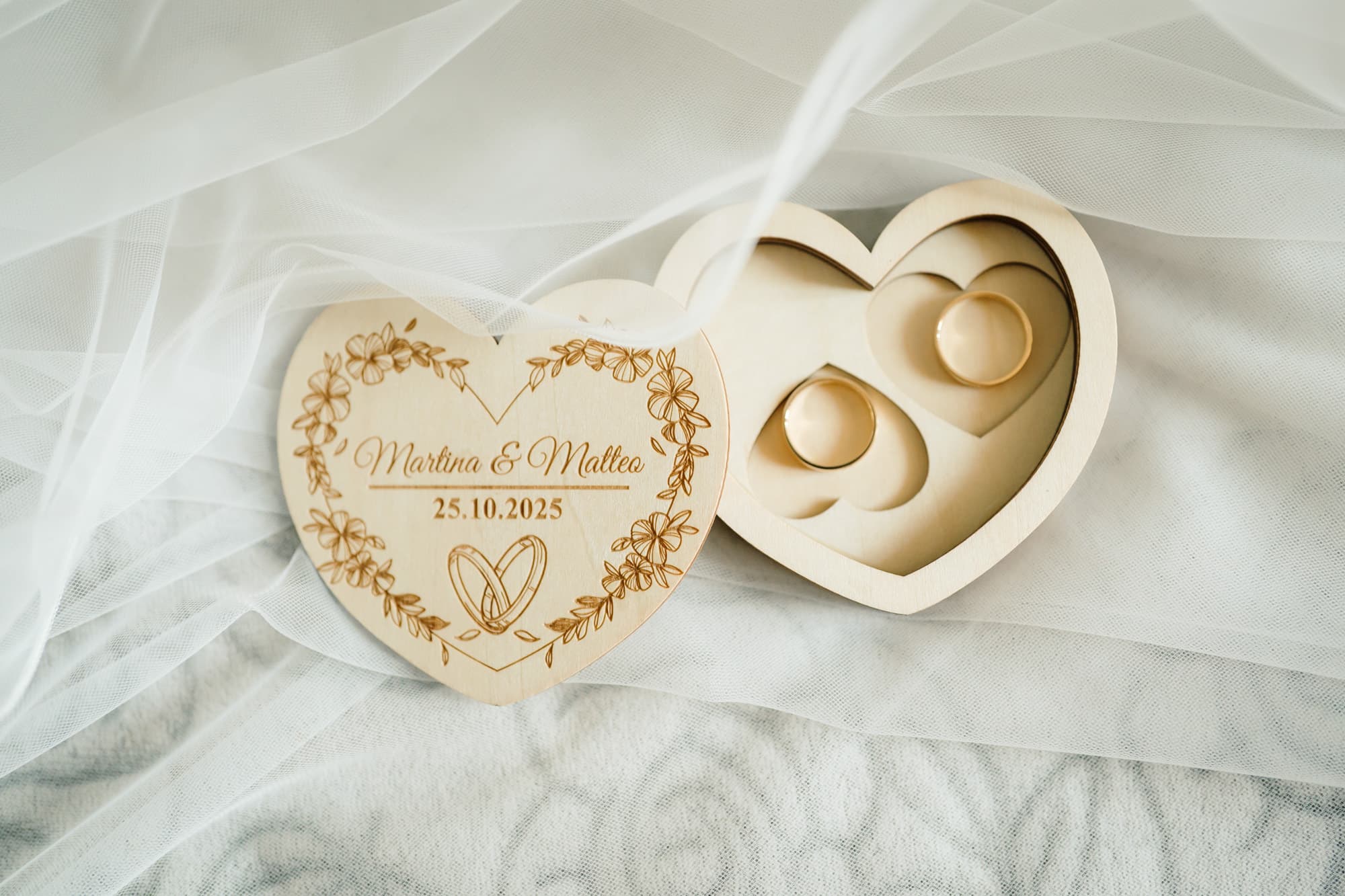 Dettagli floreali e atmosfera romantica